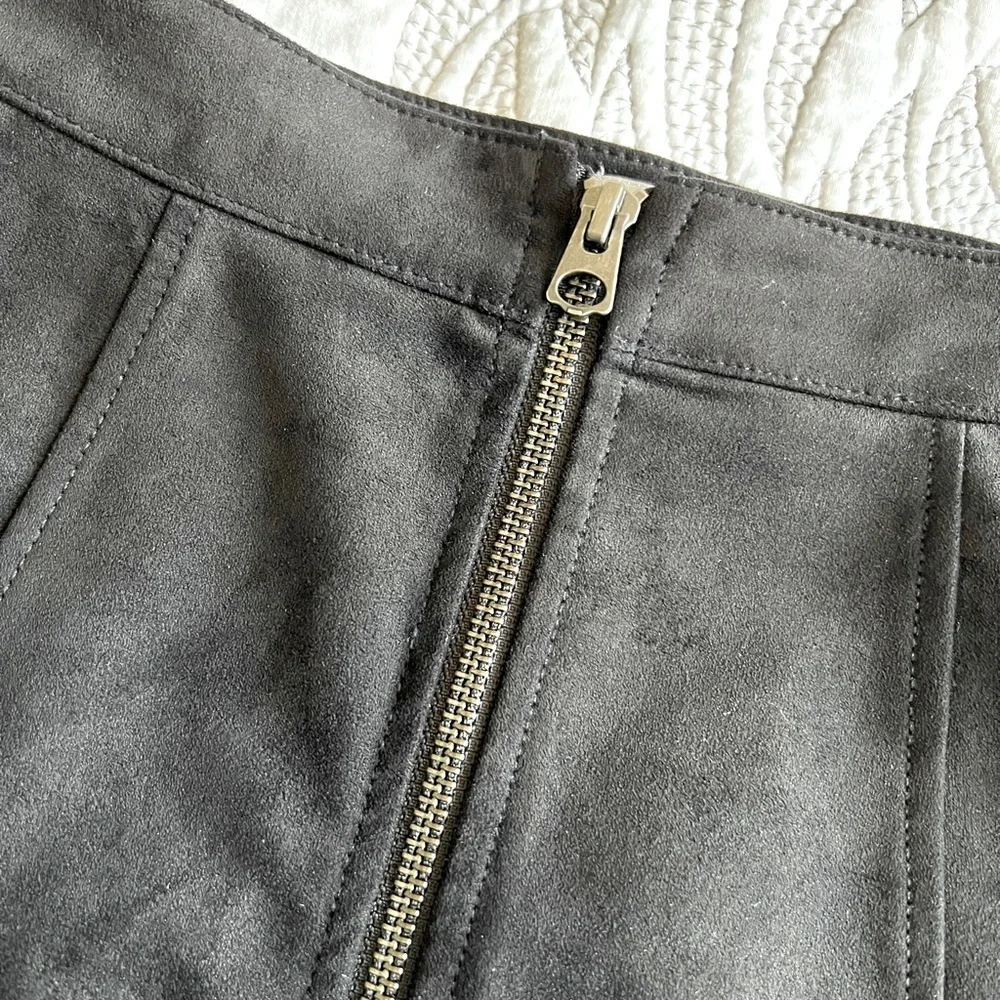 ARITZIA - Wilfred Free - Faux Suede Zip-Up Mini Skirt- Black